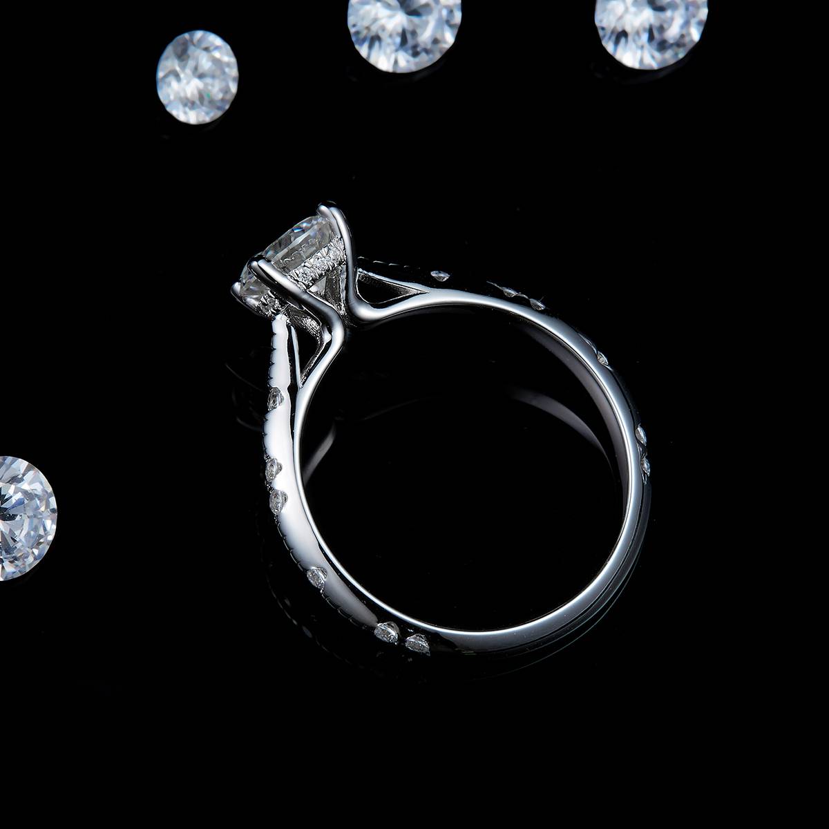 简约四爪女戒S925银镀白金定制选款主石莫桑钻1.0ct/副石高碳钻