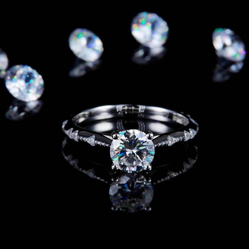 简约四爪Women's RingS925银镀白金定制选款主石Moissanite1.0ct/副石高碳钻