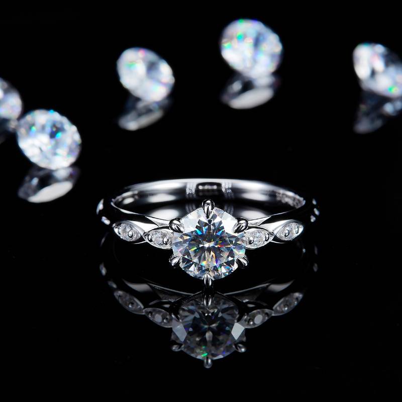 简约六爪Women's RingS925银镀白金定制选款主石Moissanite1.0ct/副石高碳钻