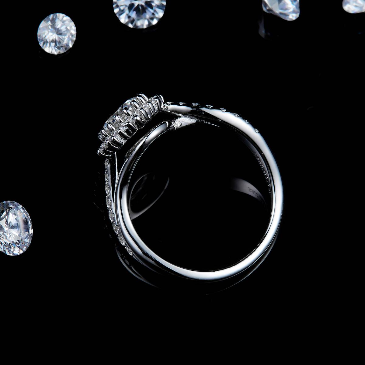 扭臂微镶太阳花女戒S925银镀白金定制选款主石莫桑钻1.0ct/副石高碳钻