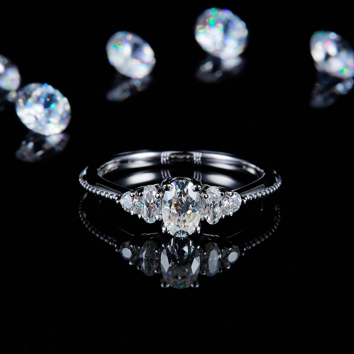 三石款蛋形女戒S925银镀白金定制选款主副石莫桑钻1.0ct