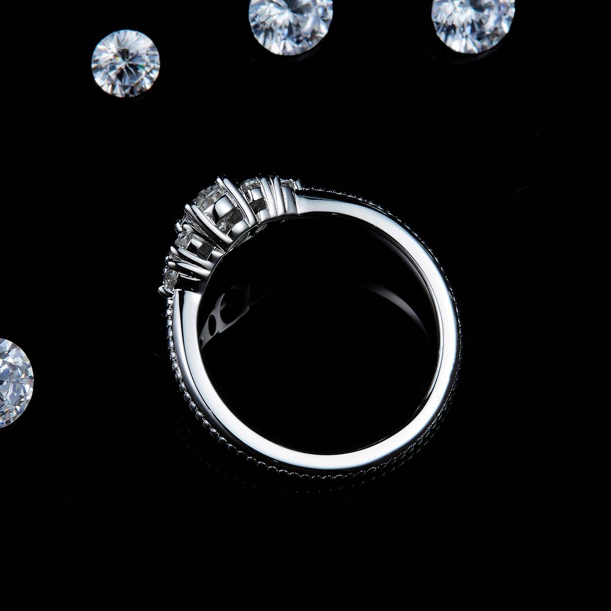 三石款蛋形女戒S925银镀白金定制选款主副石莫桑钻1.0ct