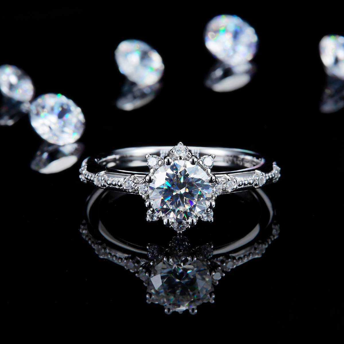 轻奢太阳花女戒S925银镀白金定制选款主石莫桑钻1.0ct/副石高碳钻