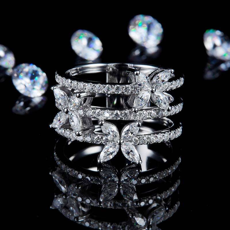 四叶草满钻排戒S925银镀白金定制选款副石莫桑钻1.77ct