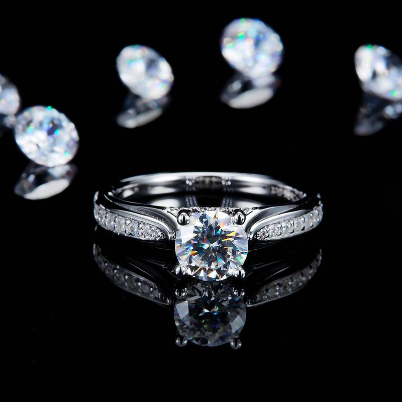 Affordable Luxury微镶四爪Women's RingS925银镀白金定制选款主石Moissanite1.0ct/副石高碳钻