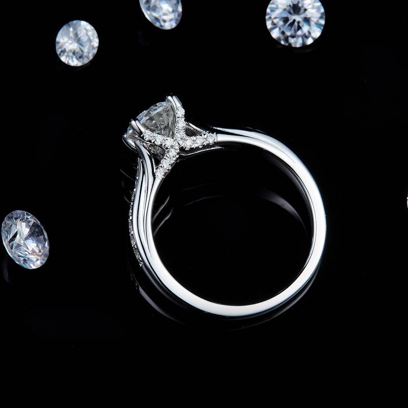 Affordable Luxury微镶四爪Women's RingS925银镀白金定制选款主石Moissanite1.0ct/副石高碳钻
