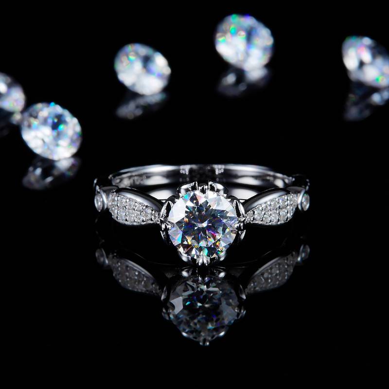 微镶爱心四爪Women's RingS925银镀白金定制选款主石Moissanite1.0ct/副石高碳钻
