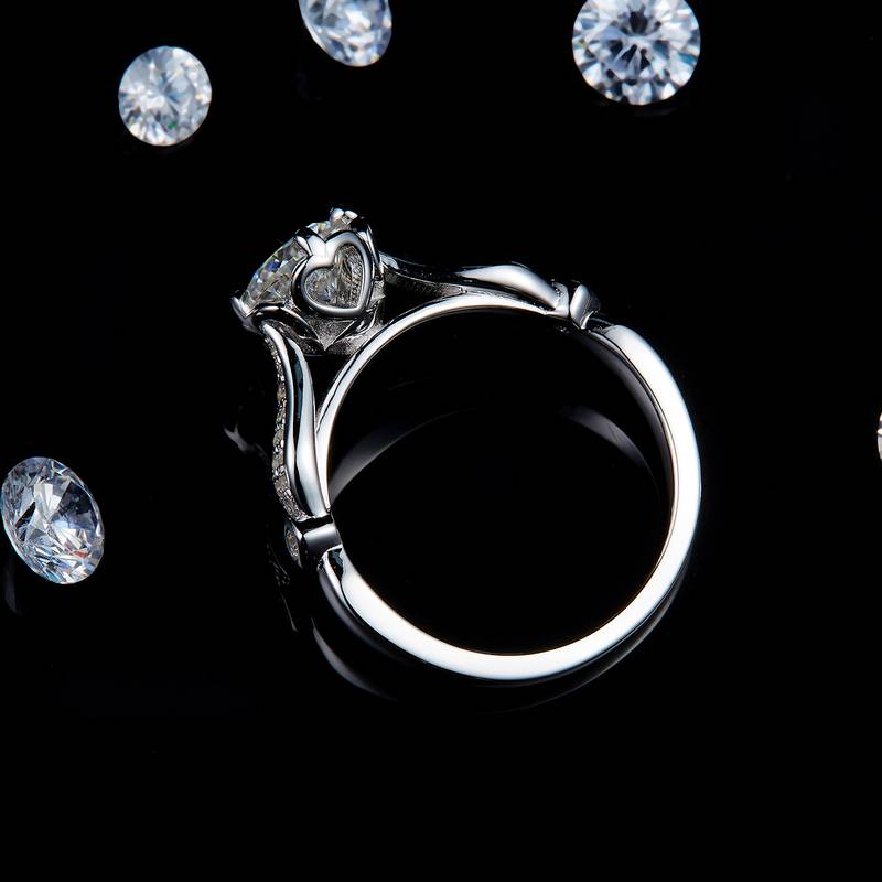 微镶爱心四爪Women's RingS925银镀白金定制选款主石Moissanite1.0ct/副石高碳钻