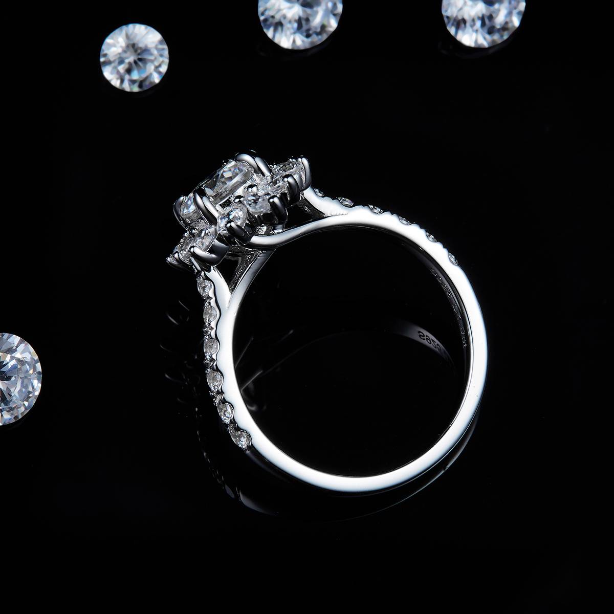 太阳花女戒S925银镀白金定制选款主石莫桑钻1.0ct/副石高碳钻