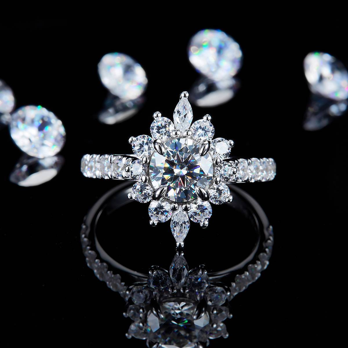 太阳花女戒S925银镀白金定制选款主石莫桑钻1.0ct/副石高碳钻