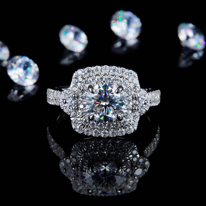 豪华方包女戒S925银镀白金定制选款主石莫桑钻1.2ct/副石高碳钻