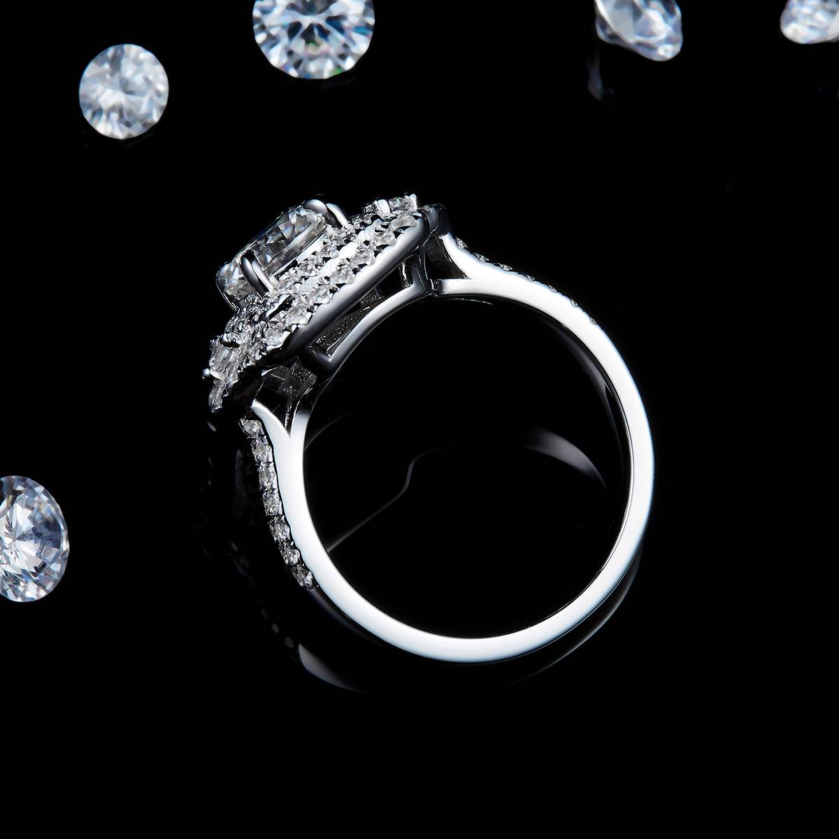 豪华方包女戒S925银镀白金定制选款主石莫桑钻1.2ct/副石高碳钻