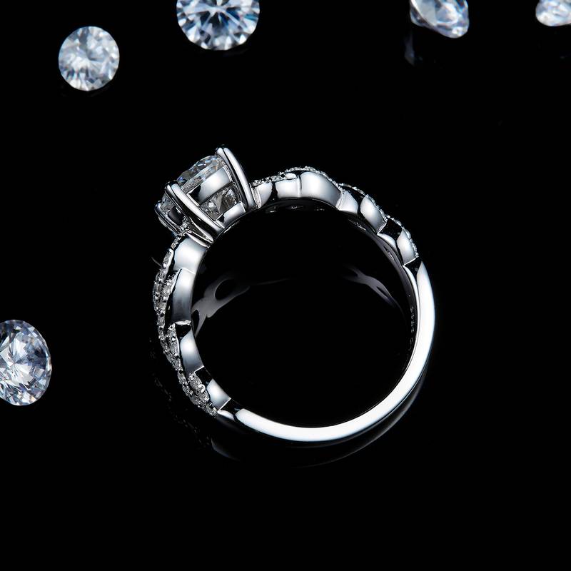 Affordable Luxury扭臂四爪Women's RingS925银镀白金定制选款主石Moissanite1.0ct/副石高碳钻