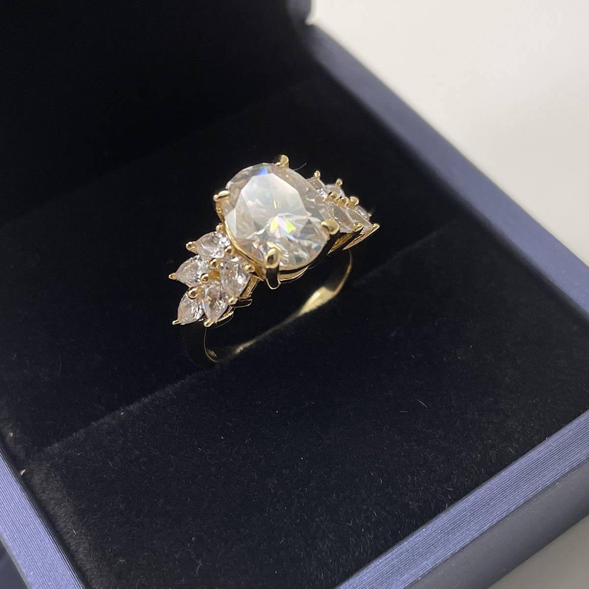 R240930027款S925银镀18K黄金蛋形莫桑钻女戒主石3.0ct/10*8mm