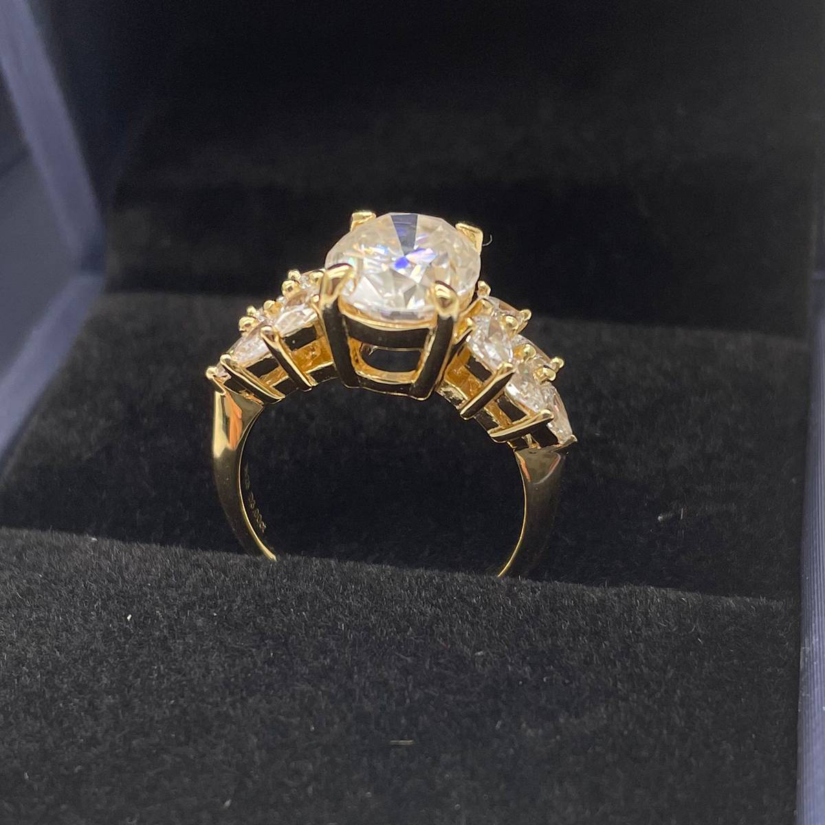 R240930027款S925银镀18K黄金蛋形莫桑钻女戒主石3.0ct/10*8mm