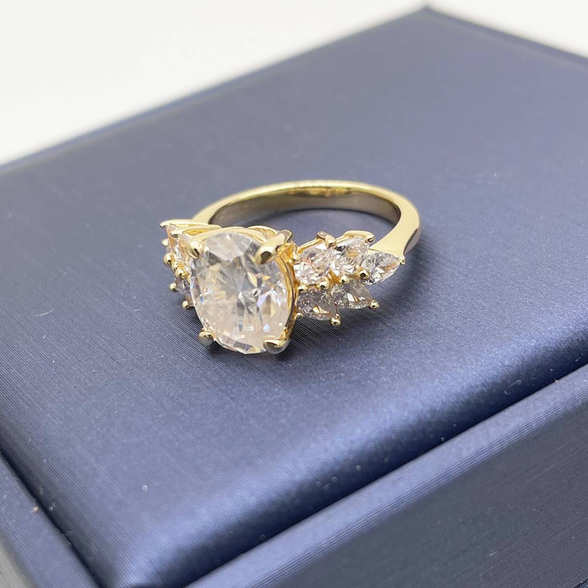 R240930027款S925银镀18K黄金蛋形莫桑钻女戒主石3.0ct/10*8mm