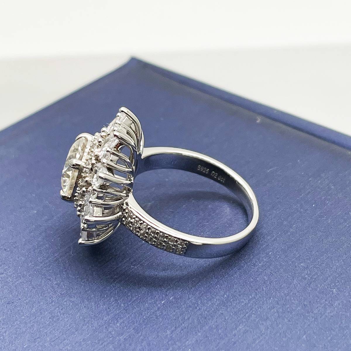 R230201020款S925银镀18K白金圆形莫桑钻豪镶女戒主石2.0ct/8.0mm