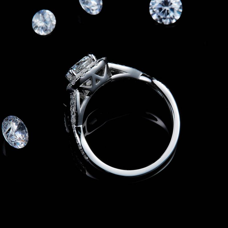 扭臂方包女戒S925银镀白金定制选款主石莫桑钻1.0ct/副石高碳钻