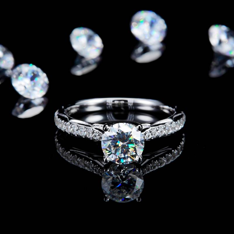 微镶四爪Women's RingS925银镀白金定制选款主石Moissanite1.0ct/副石高碳钻