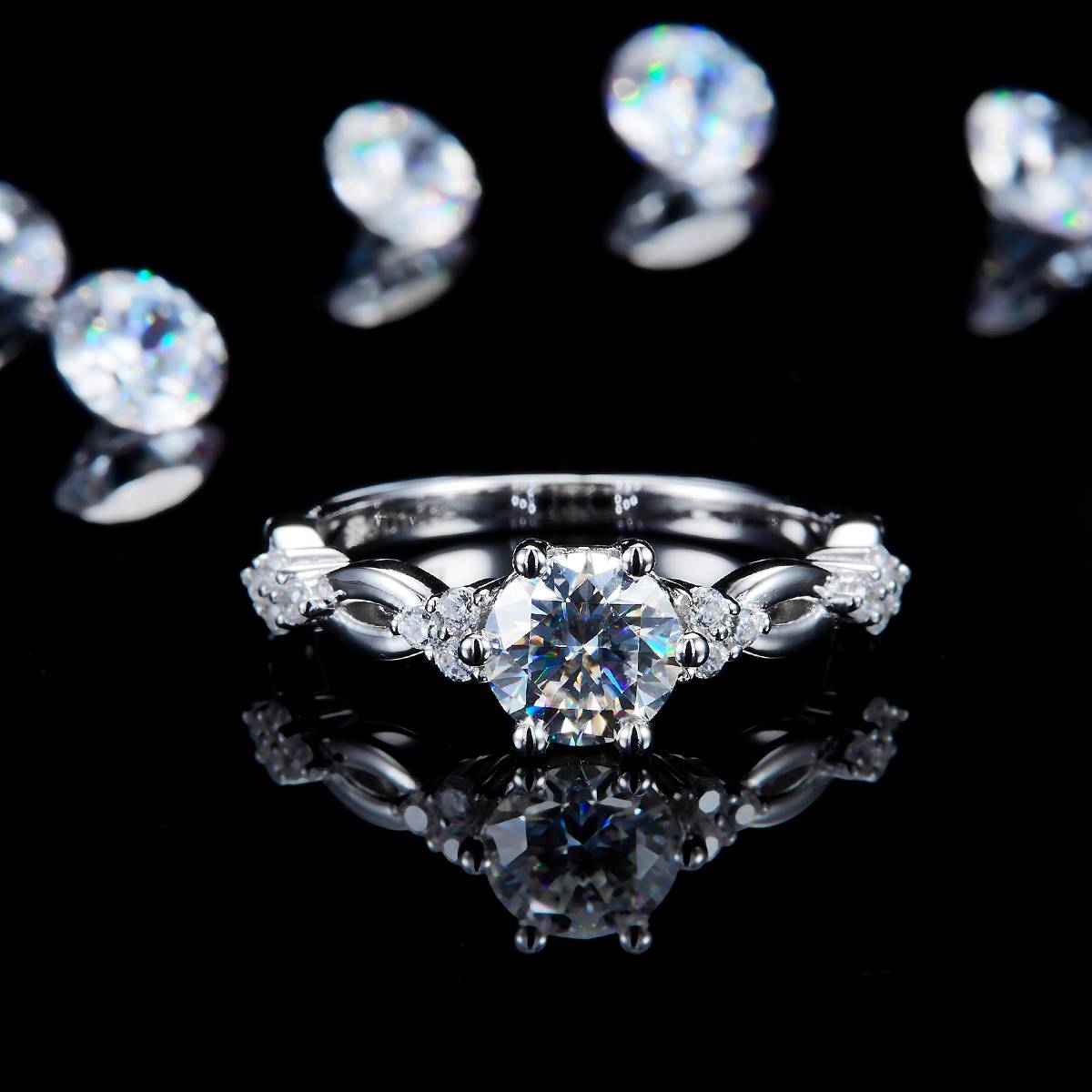 轻奢六爪女戒S925银镀白金定制选款主石莫桑钻1.0ct/副石高碳钻
