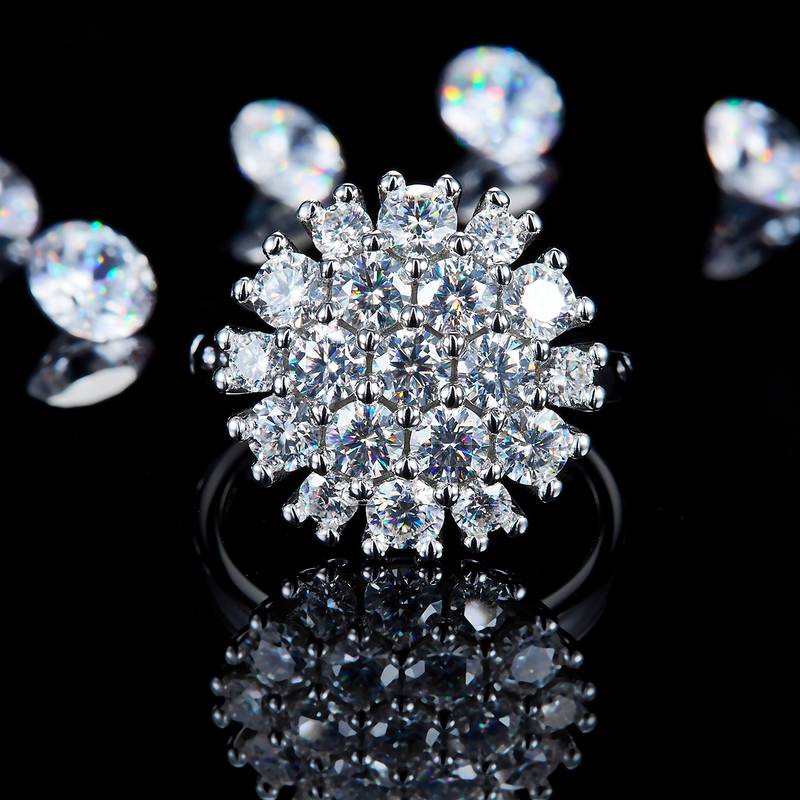 Affordable Luxury碎钻Women's RingS925银镀白金定制选款副石Moissanite3.02ct