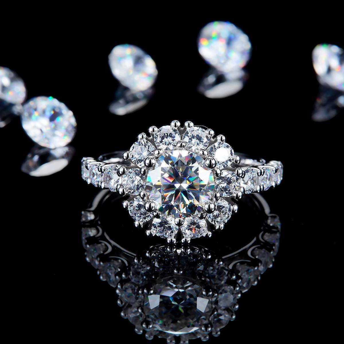 轻奢满钻四爪女戒S925银镀白金定制选款主石莫桑钻1.2ct/副石高碳钻