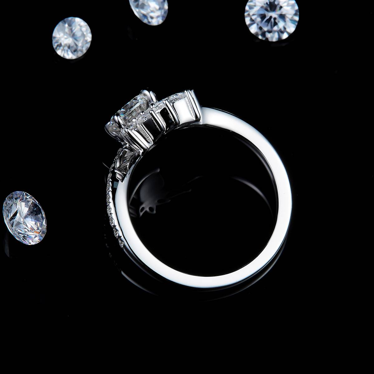 Fashion Twisted Arm Four Claw Women's Ring S925 Silver Plated Platinum Customized Selection Main Stone Moissanite 1.0ct/Side Stone Cubic Zirconia