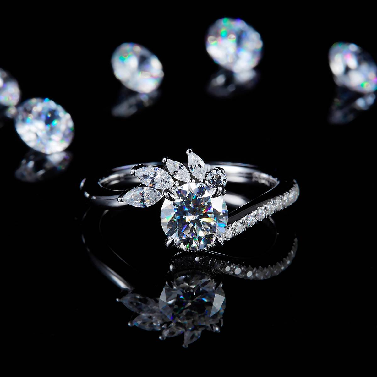 Fashion Twisted Arm Four Claw Women's Ring S925 Silver Plated Platinum Customized Selection Main Stone Moissanite 1.0ct/Side Stone Cubic Zirconia