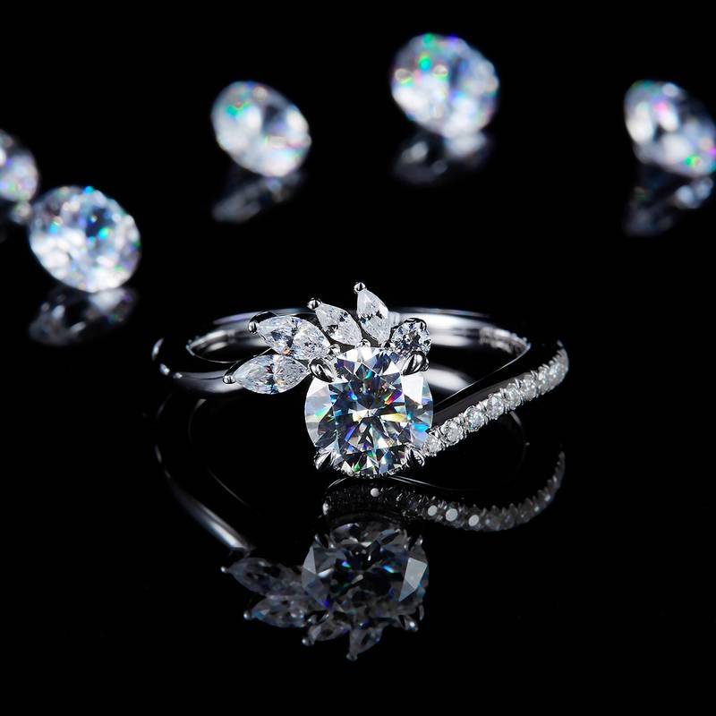 Fashion扭臂四爪Women's RingS925银镀白金定制选款主石Moissanite1.0ct/副石高碳钻