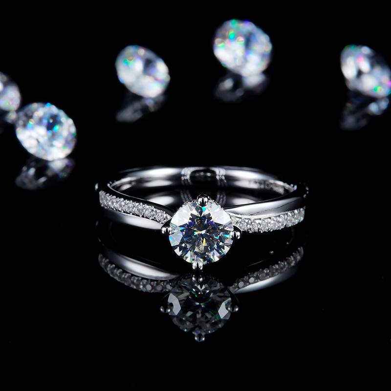 扭臂四爪Women's RingS925银镀白金定制选款主石Moissanite1.0ct/副石高碳钻