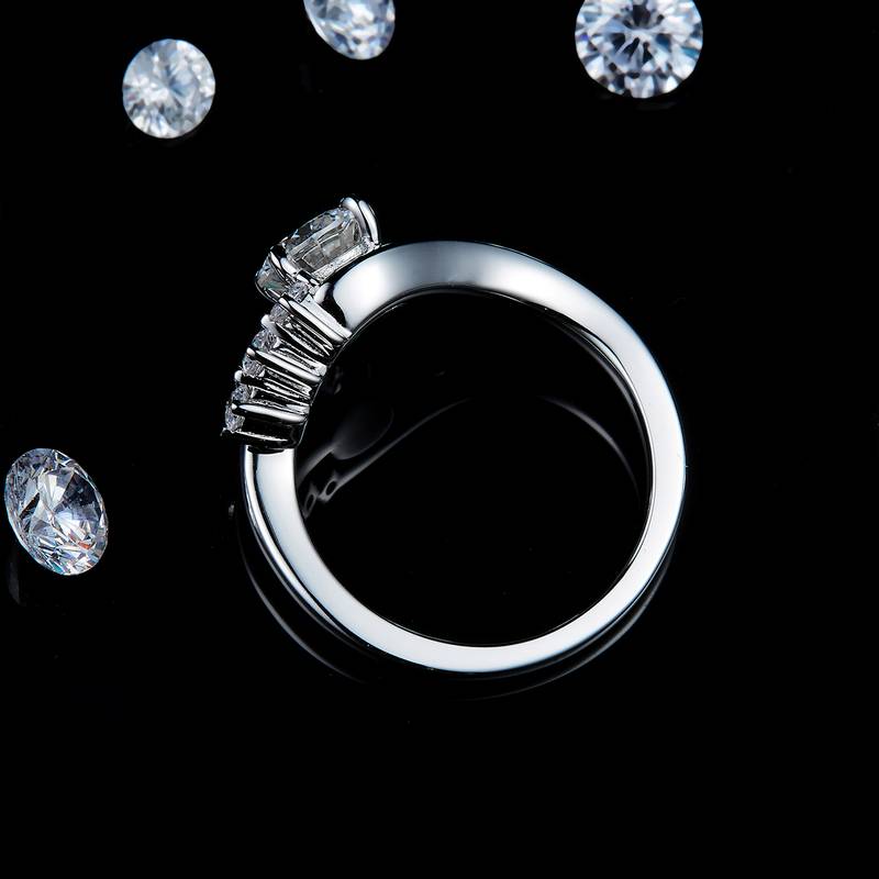 扭臂简约四爪Women's RingS925银镀白金定制选款主石Moissanite1.0ct/副石高碳钻