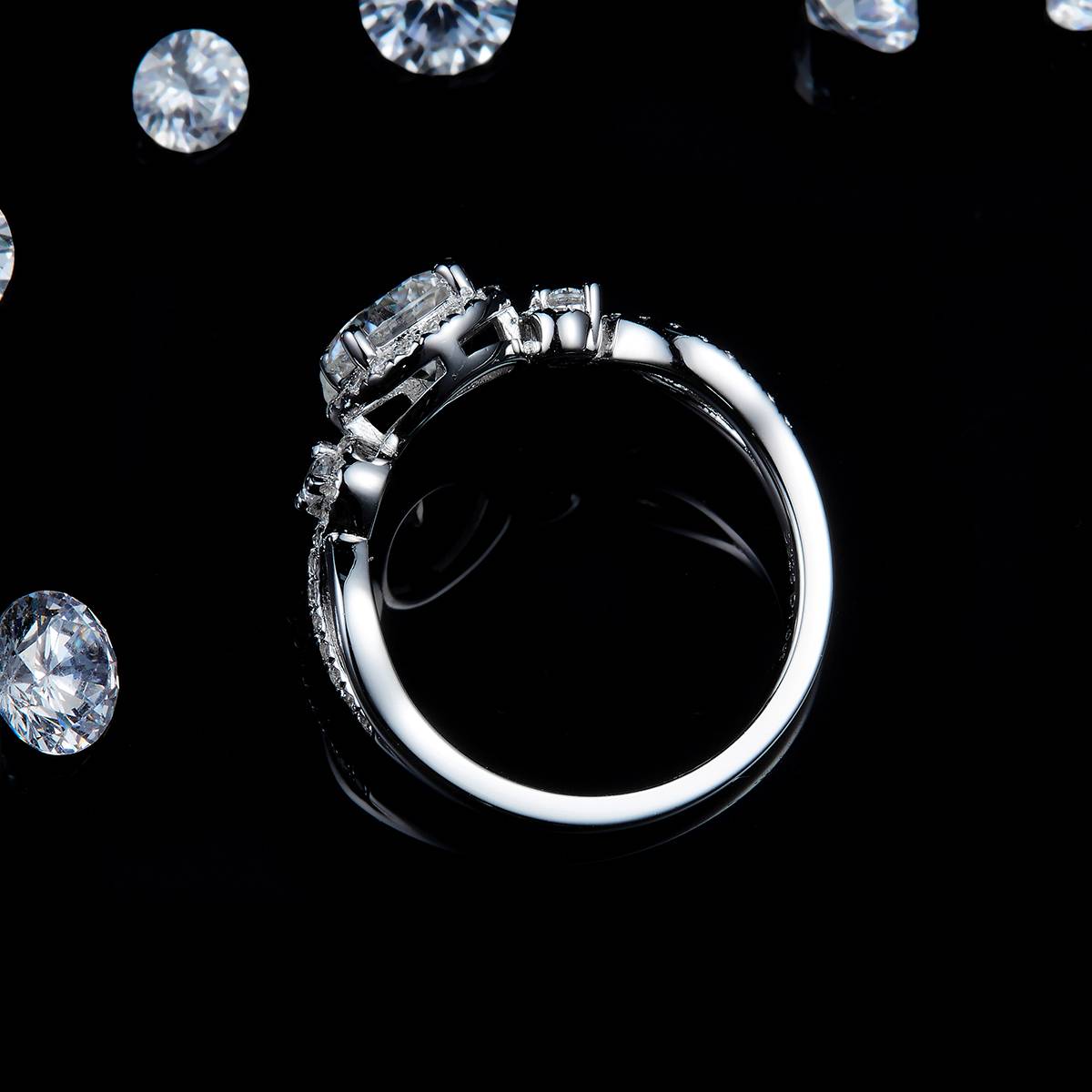 扭臂圆包女戒S925银镀白金定制选款主石莫桑钻1.0ct/副石高碳钻