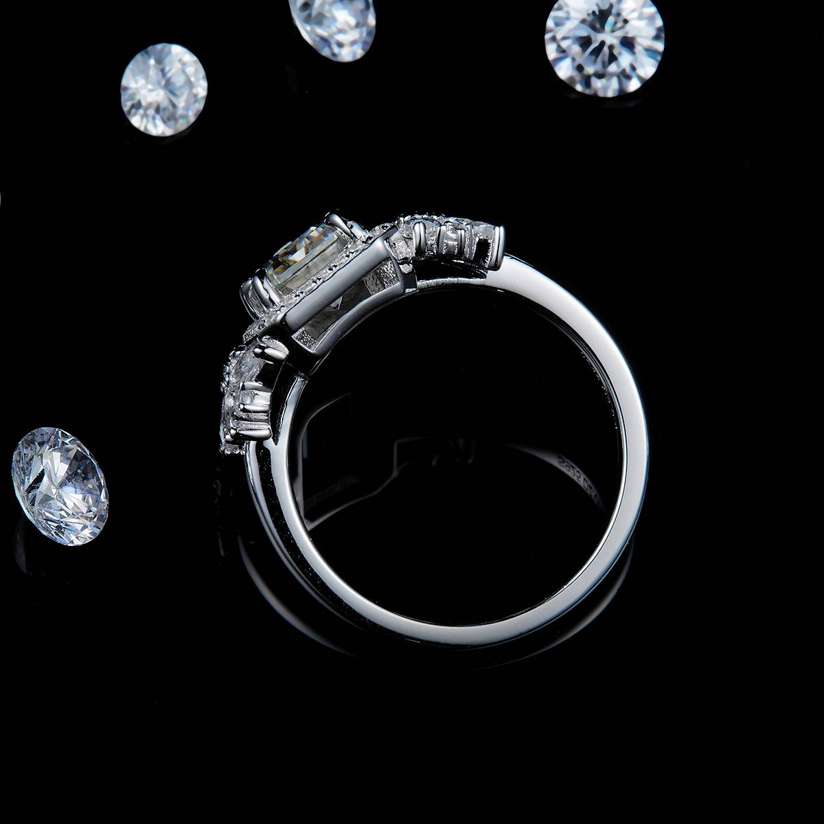 Light Luxury Full Diamond Emerald Cut Women's Ring S925 Silver Plated Platinum Customized Selection Main Stone Moissanite 2.0ct/Side Stone Cubic Zirconia
