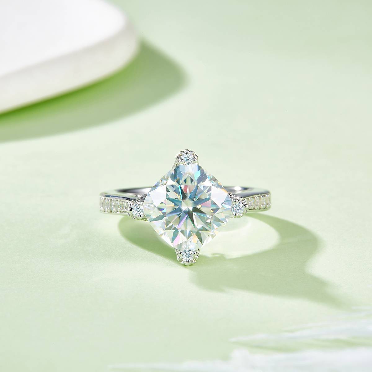R250322018款S925银镀18K白金枕形MoissaniteWomen's Ring主石4.0ct/9.0mm