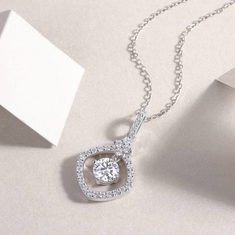 P13586-6.5款S925银镀18K白金Moissanite方形吊款Necklace1.0ct