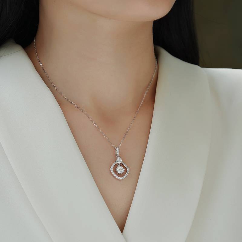 P13586-6.5款S925银镀18K白金Moissanite方形吊款Necklace1.0ct