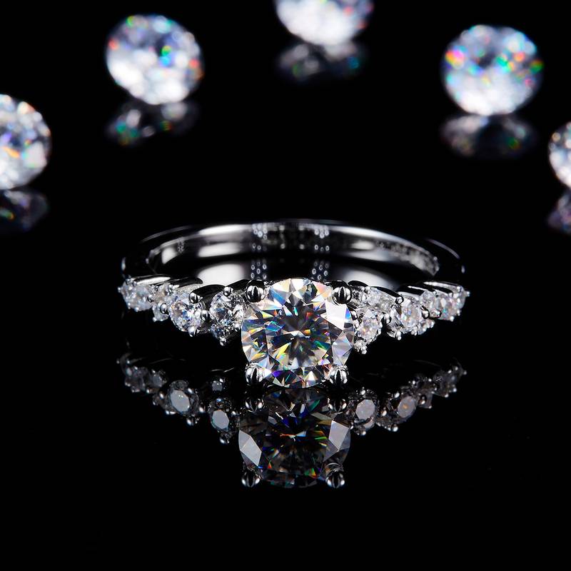 满钻微镶四爪女戒S925银镀白金定制选款主石莫桑钻1.0ct/副石高碳钻