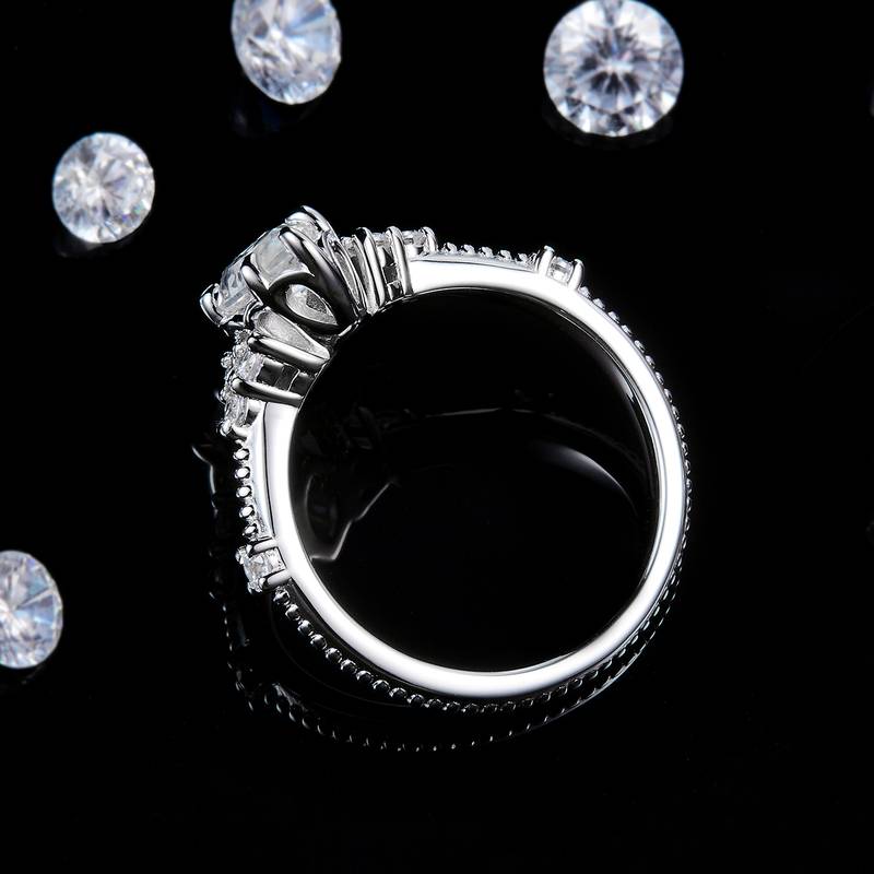 轻奢马眼钻女戒S925银镀白金定制选款主石莫桑钻1.0ct/副石高碳钻