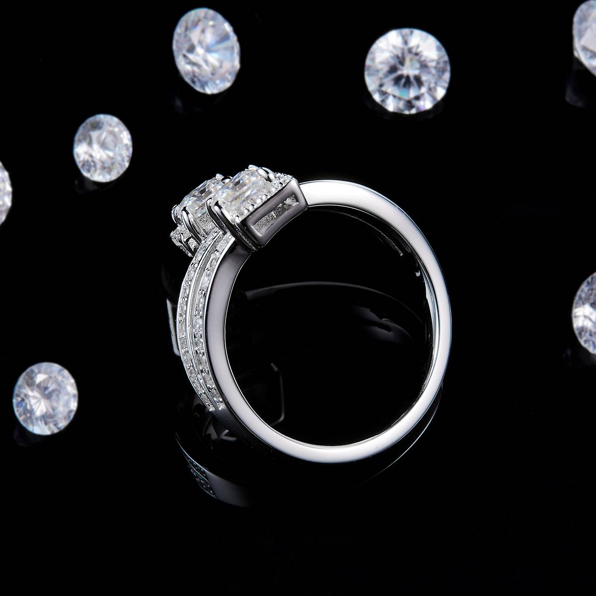 扭臂双主石公主方钻女戒S925银镀白金定制选款主石莫桑钻0.8ct/副石高碳钻