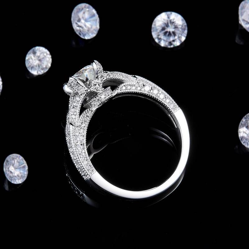 Affordable Luxury满钻四爪Women's RingS925银镀白金定制选款主石Moissanite1.0ct/副石高碳钻