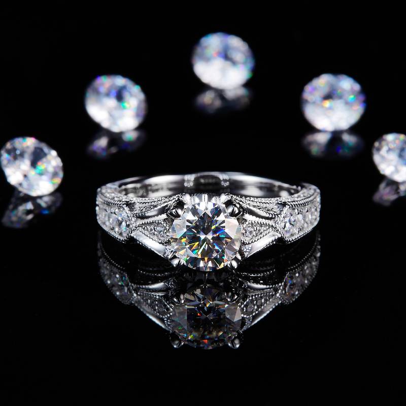Affordable Luxury满钻四爪Women's RingS925银镀白金定制选款主石Moissanite1.0ct/副石高碳钻