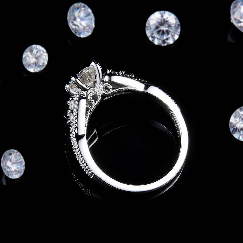 Fashion四爪Women's RingS925银镀白金定制选款主石Moissanite1.0ct/副石高碳钻