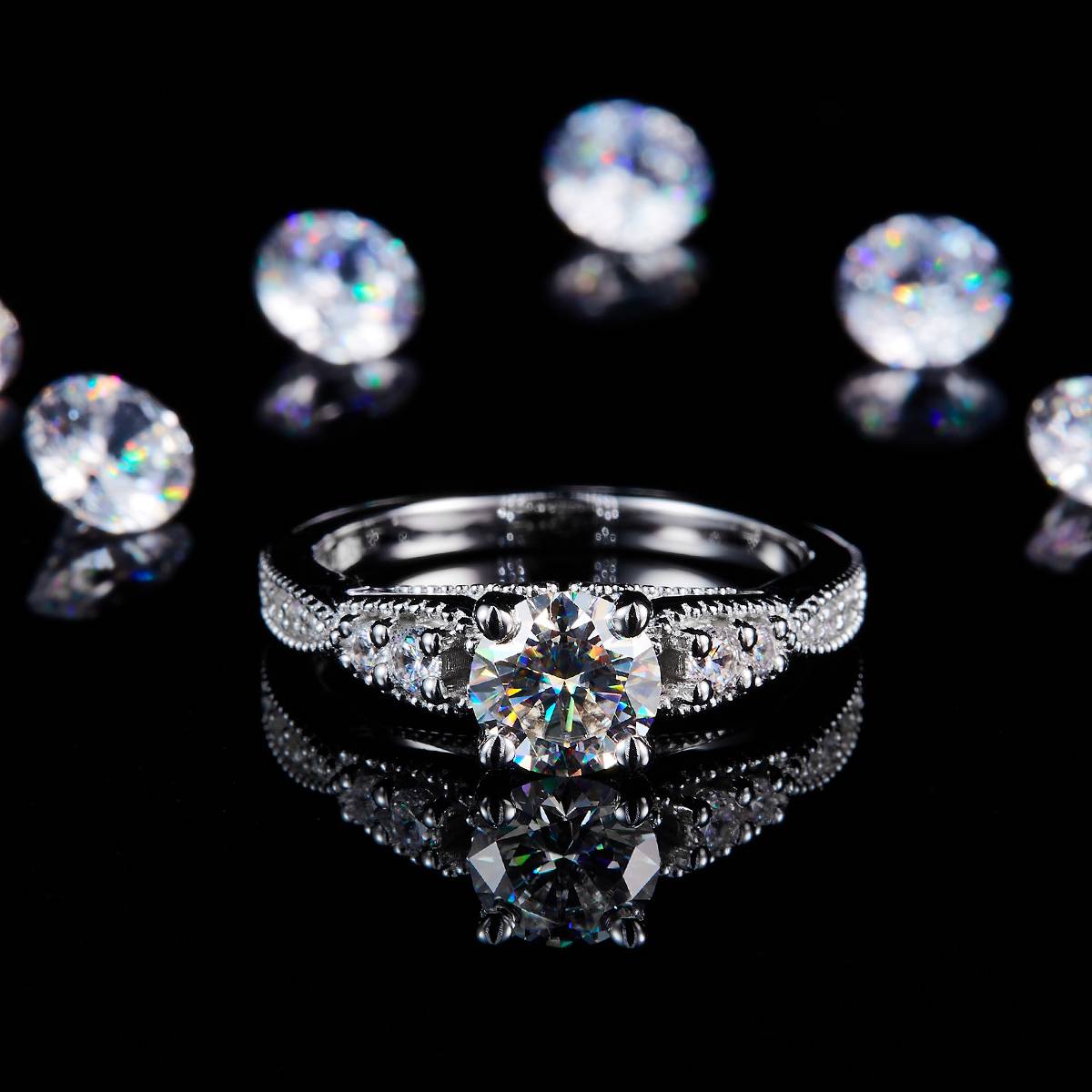Fashion Four Claw Women's Ring S925 Silver Plated Platinum Customized Selection Main Stone Moissanite 1.0ct/Side Stone Cubic Zirconia