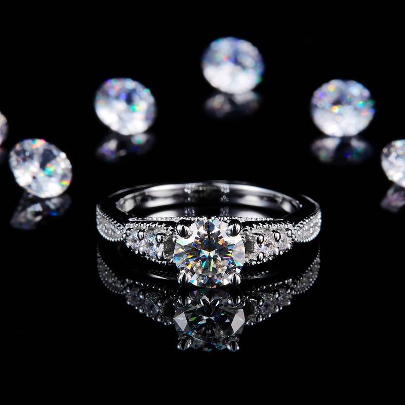 Fashion四爪Women's RingS925银镀白金定制选款主石Moissanite1.0ct/副石高碳钻