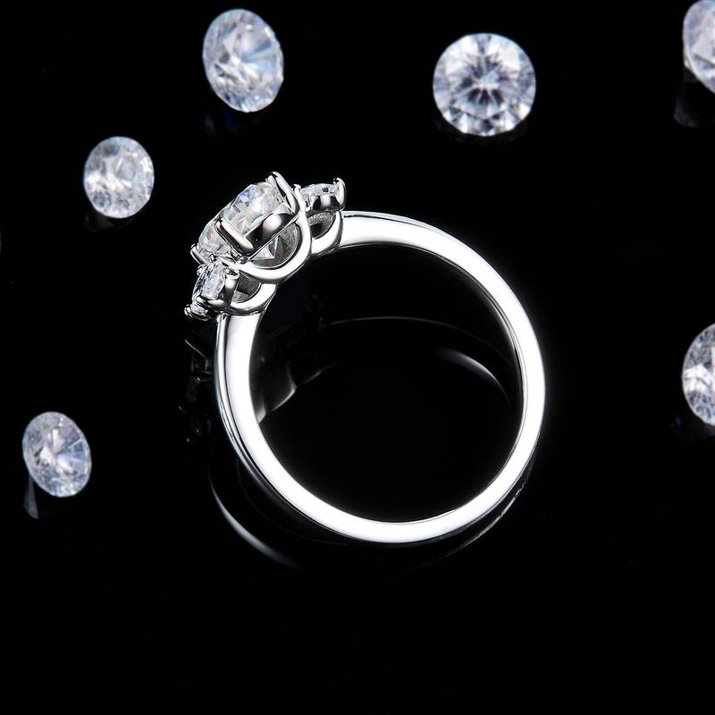 光臂三石款蛋形女戒S925银镀白金定制选款主石莫桑钻1.5ct/副石高碳钻