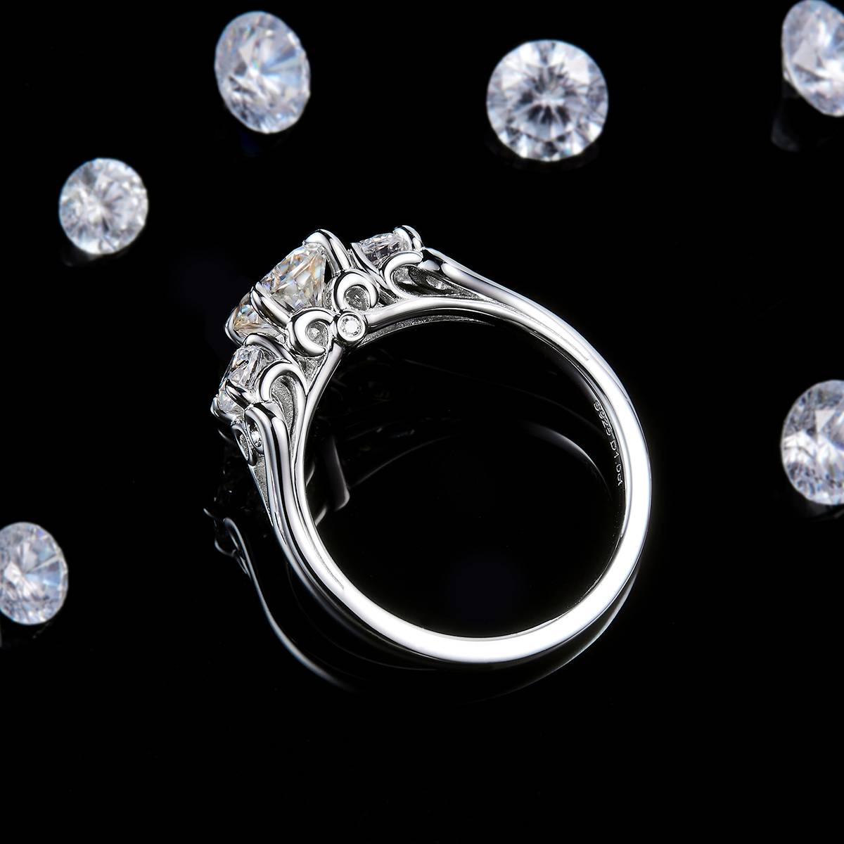 Barearm Three Stone Four Claw Round Diamond S925 Silver Plated Platinum Customized Selection Main Stone Moissanite 1.0ct/Side Stone Cubic Zirconia