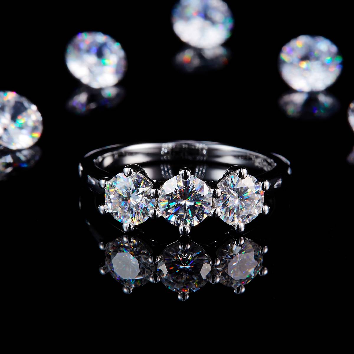 三石款圆钻女戒S925银镀白金定制选款主副石莫桑钻1.5ct