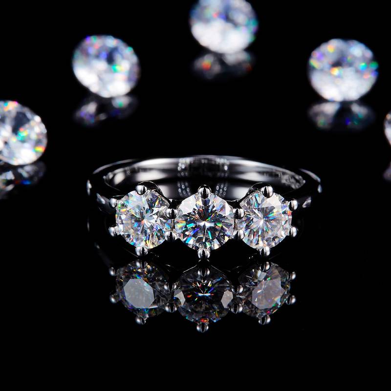 三石款圆钻女戒S925银镀白金定制选款主副石莫桑钻1.5ct