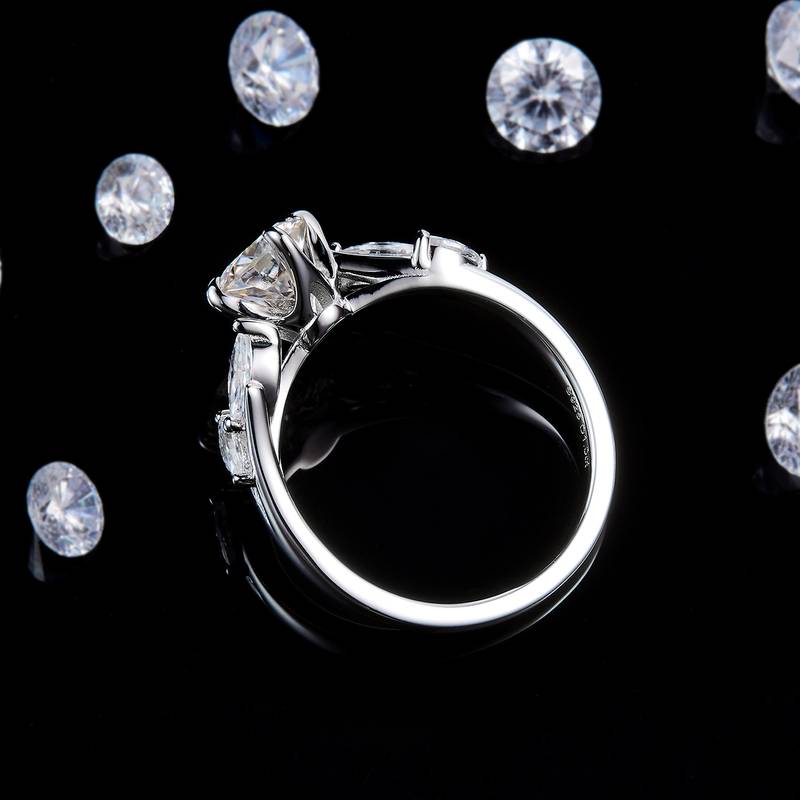 Fashion四爪Women's RingS925银镀白金定制选款主石Moissanite1.0ct/副石高碳钻