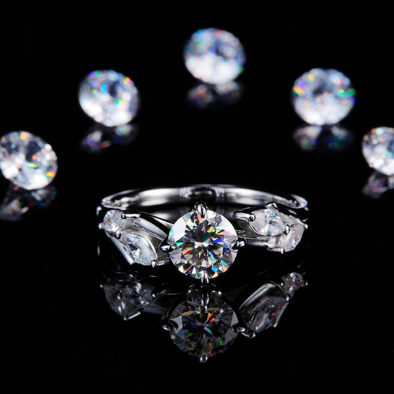 Fashion四爪Women's RingS925银镀白金定制选款主石Moissanite1.0ct/副石高碳钻